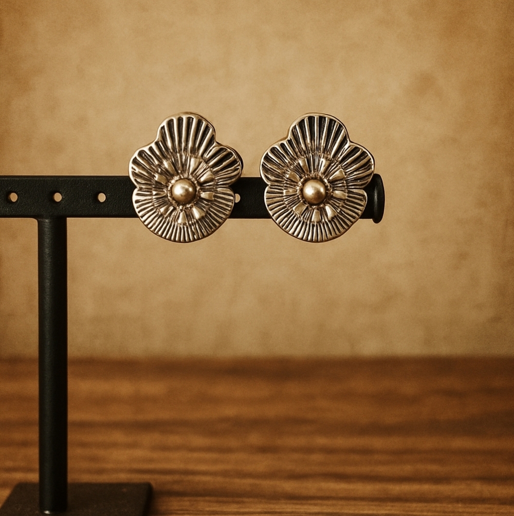 Vintage Silver Fan-Flower Clip-On Earrings – Retro Southwest Floral Statement